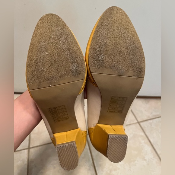 Yellow and white B.A.I.T. vegan leather vintage-inspired heels Size 6 - Picture 5 of 5